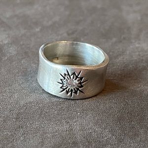 Lisa Leonard Diamond Sunburst Ring size 6